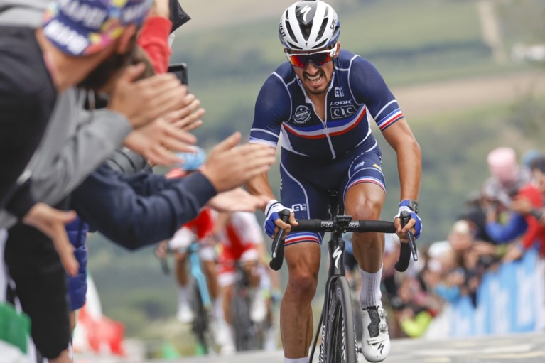 Julian Alaphilippe emotioneel na behalen wereldtitel: “Dit was het grootste doel van mijn carrière”