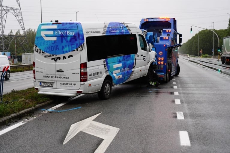 Ongeval met vijf wagens stuurt avondspits op de Kennedylaan in de war