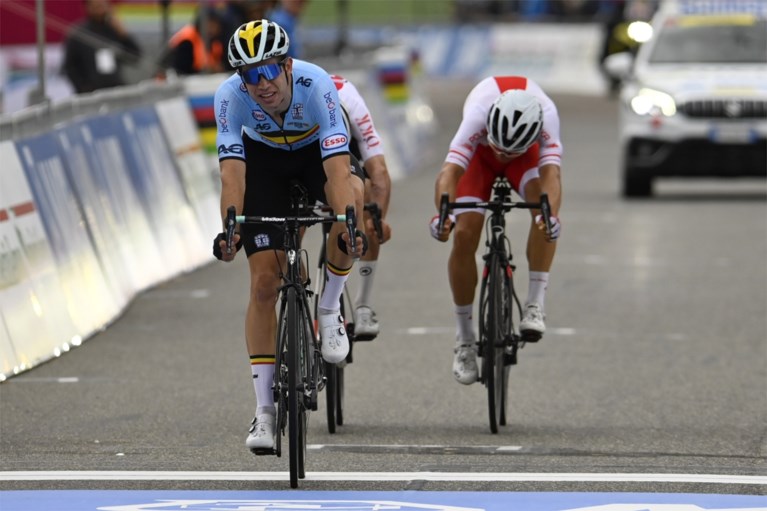 Bittere ontgoocheling bij Wout van Aert: “Maar ik ben niet kwaad op Roglic”