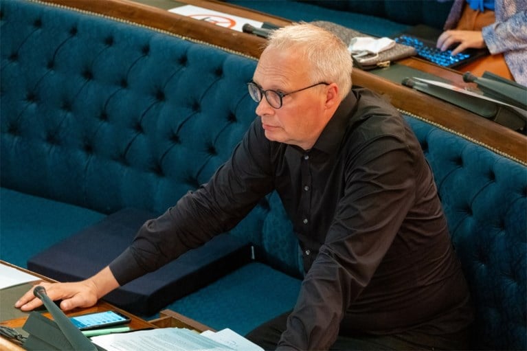 “Vlaamse kiezer genegeerd” en “omkoperij voor postjes”: oppositiepartijen misnoegd over regeerakkoord
