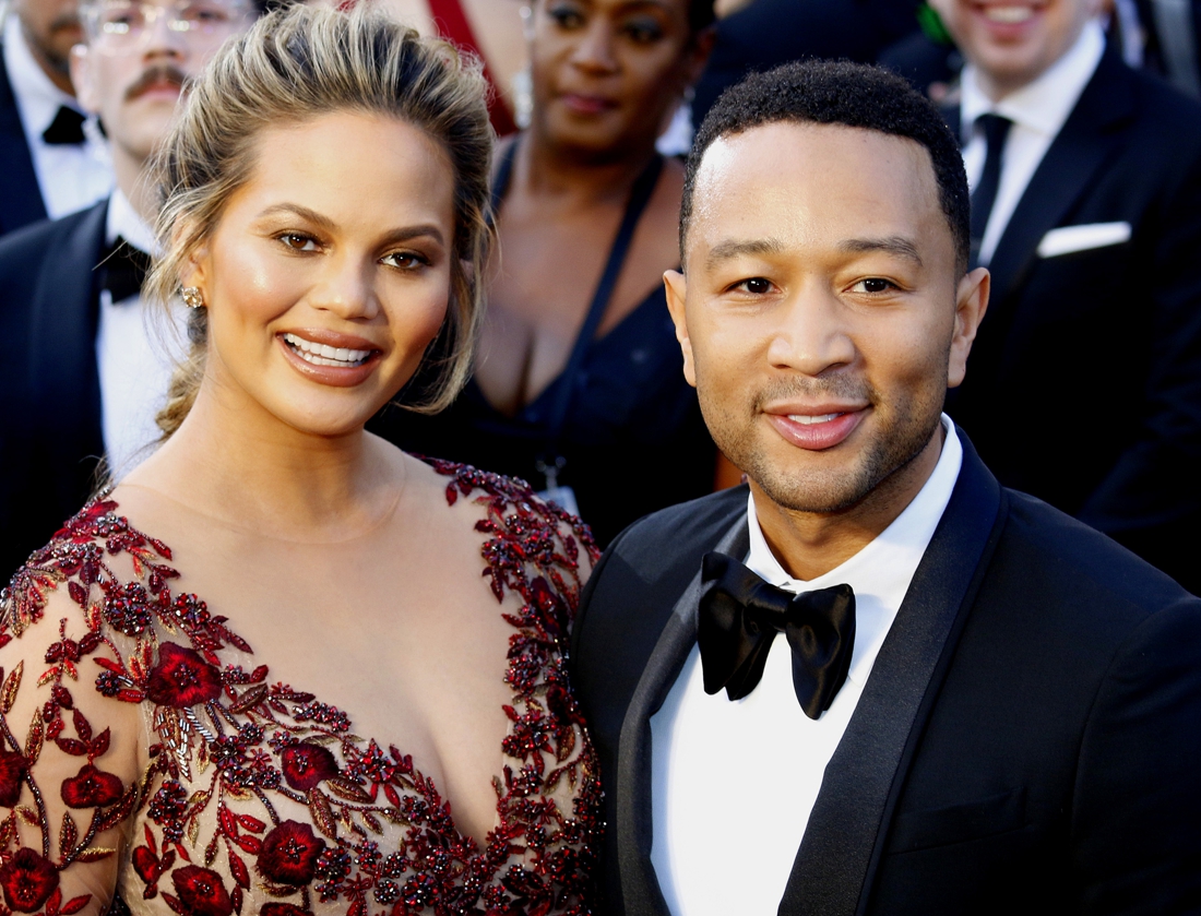 Stars support Chrissy Teigen with heartwarming message …