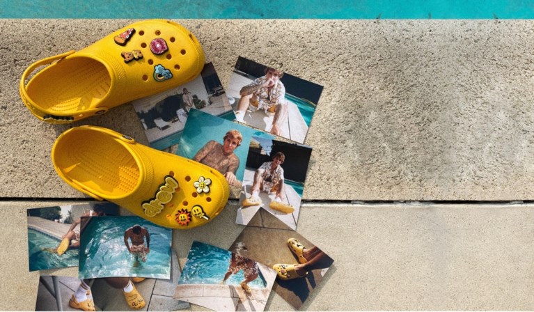 Dit zijn ze dan: de officiële Crocs van Justin Bieber