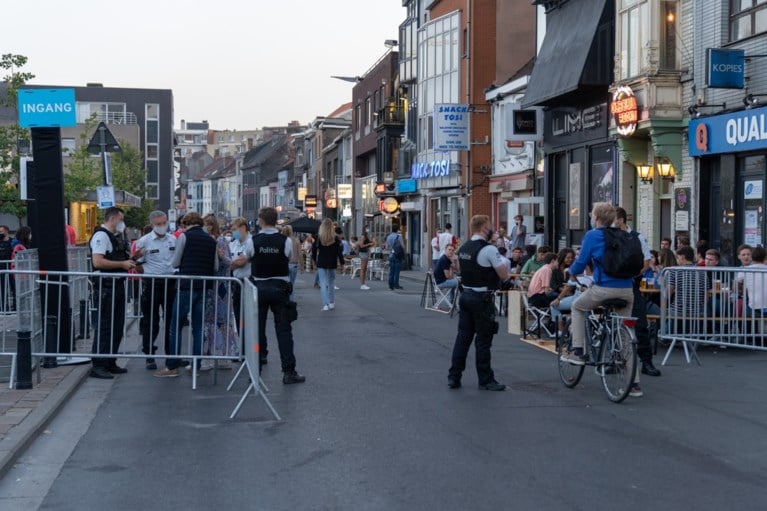 Politie tevreden over rustige nacht in Overpoort: “Boodschap is aangekomen bij de studenten”