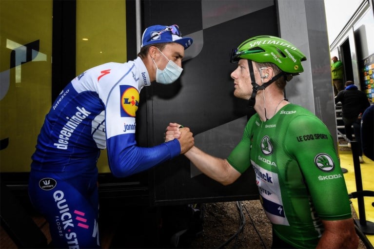 “Neem zeker bidon voor Julian”, unieke docu achter de schermen bij Deceuninck – Quick-Step toont hoe Alaphilippe zijn gele trui verloor
