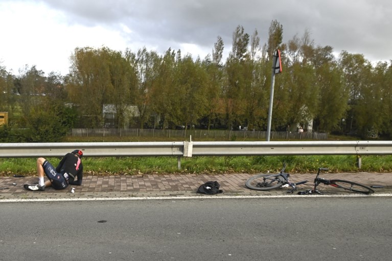 Niet op tv: stevige valpartijen in Gent-Wevelgem met onder meer Oliver Naesen in beeld