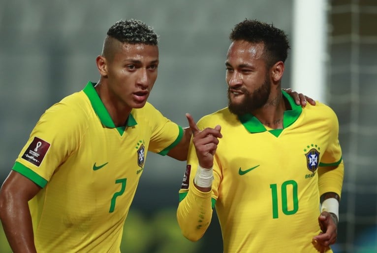 Neymar steekt Braziliaanse Ronaldo voorbij en jaagt op record van Pelé