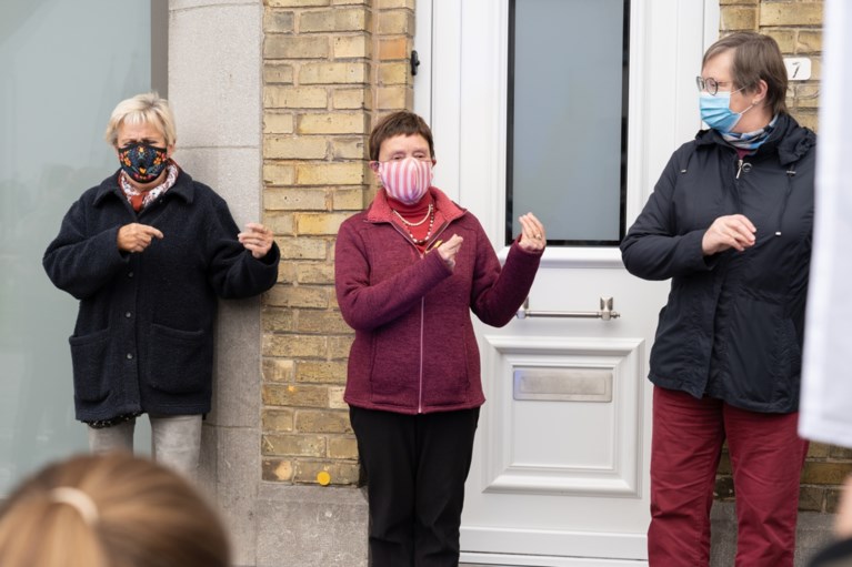 Kankerpatiënt Nicole (68) krijgt concert aan huis: “Een heel fijne verrassing”