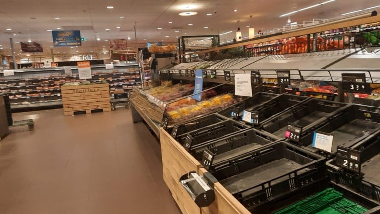 Lege rekken in Albert Heijnwinkels door brand in distributiecentrum: “Na het weekend is alles opnieuw aangevuld”
