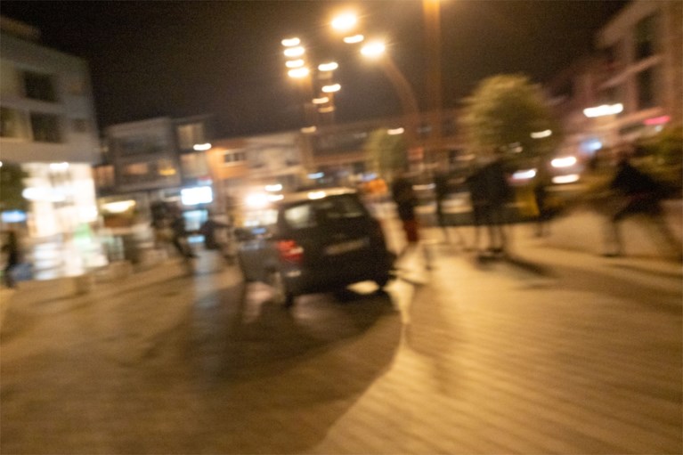 Burgemeester trekt toelating manifestatie in Puurs in na incident met auto: “Extreme groepen willen gemeente kapen”