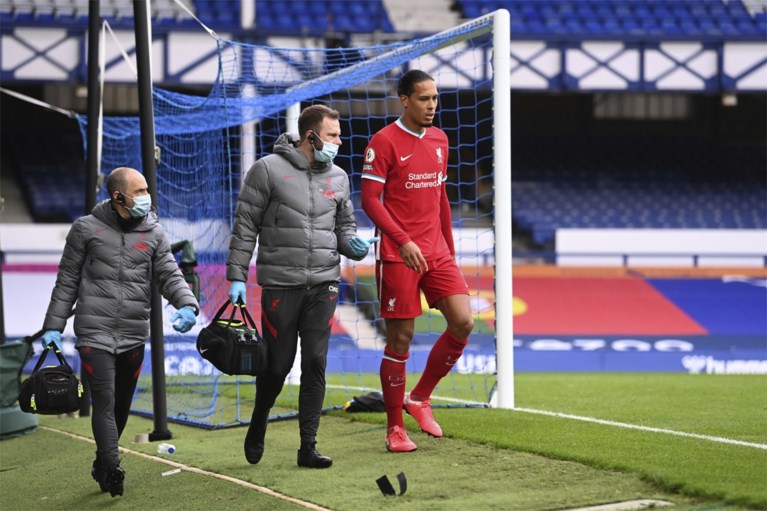 Everton-keeper Pickford trapt Van Dijk van het veld en komt er vanaf zonder kaart