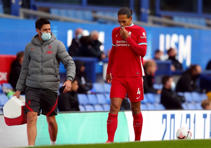 Everton-keeper Pickford trapt Van Dijk van het veld en komt er vanaf zonder kaart