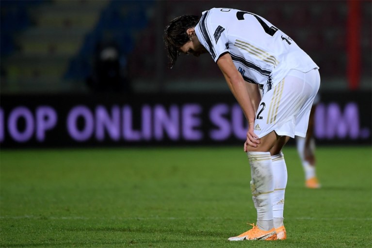 Juventus raakt niet voorbij promovendus en verliest opnieuw punten, debutant Chiesa pakt meteen rood na gemene fout
