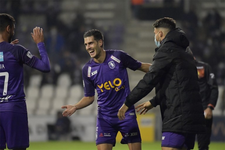 Carnaval op het Kiel: Beerschot houdt schietoefeningen tegen STVV en wint met 6-3