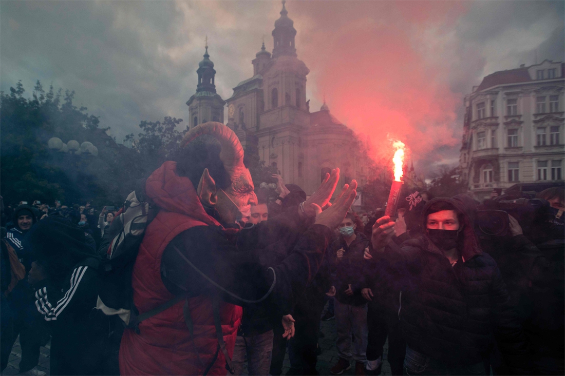 Thousands of Czechs on the streets against corona measures: demonstration …