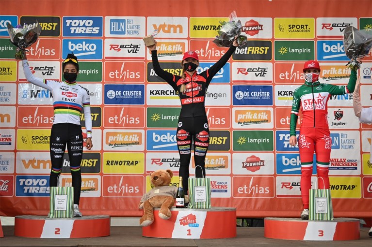 Toon Aerts pakt derde opeenvolgende zege in zware cross in Beringen, Eli Iserbyt opnieuw tweede