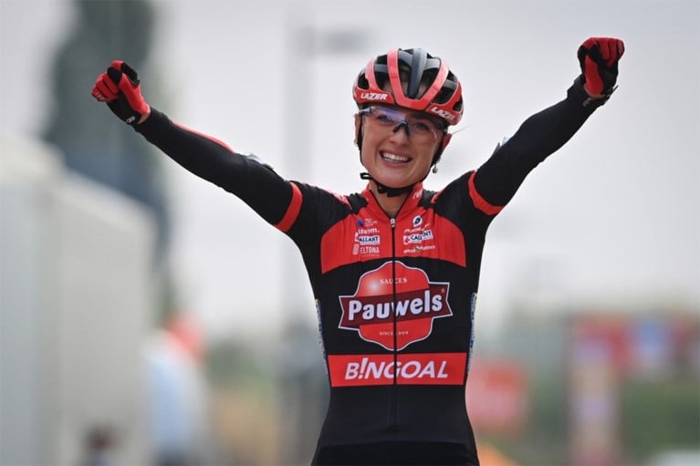 Toon Aerts pakt derde opeenvolgende zege in zware cross in Beringen, Eli Iserbyt opnieuw tweede