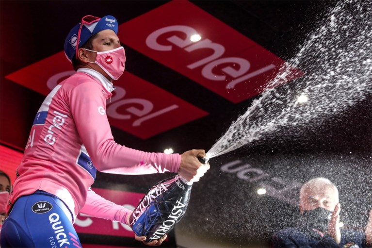Roze trui João Almeida twijfelt over zijn winstkansen in de Giro en reageert ontwijkend over Remco Evenpoel: “Ik geloof er nog niet in”
