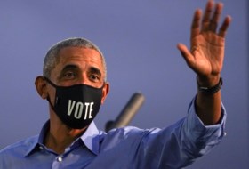 Barack Obama voert campagne voor Biden en sneert naar Trump: “Democratie werkt niet als leider elke dag liegt”