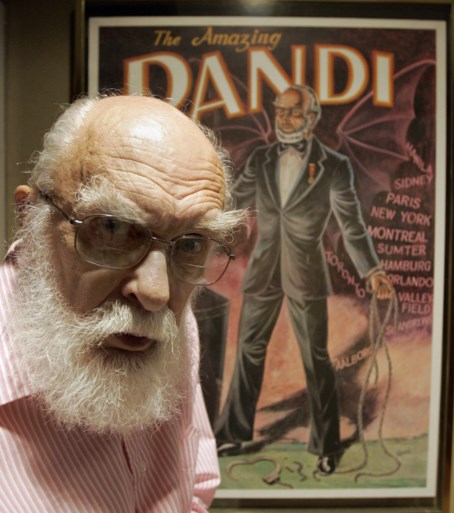 Goochelaar en ontsnappingsspecialist James Randi overleden op zijn 92ste