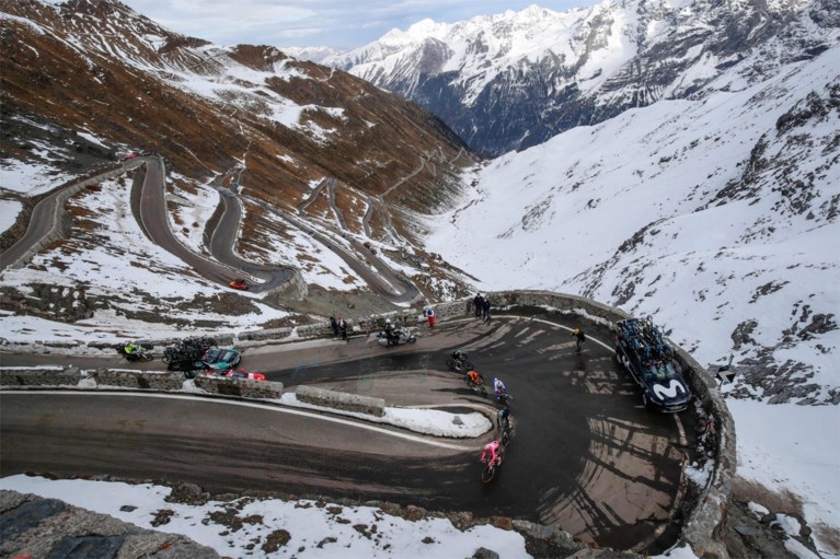 UITSLAG ETAPPE 18 GIRO. Dubbelslag voor Team Sunweb na spektakel op Stelvio: Kelderman pakt het roze, ploegmaat Hindley wint de rit