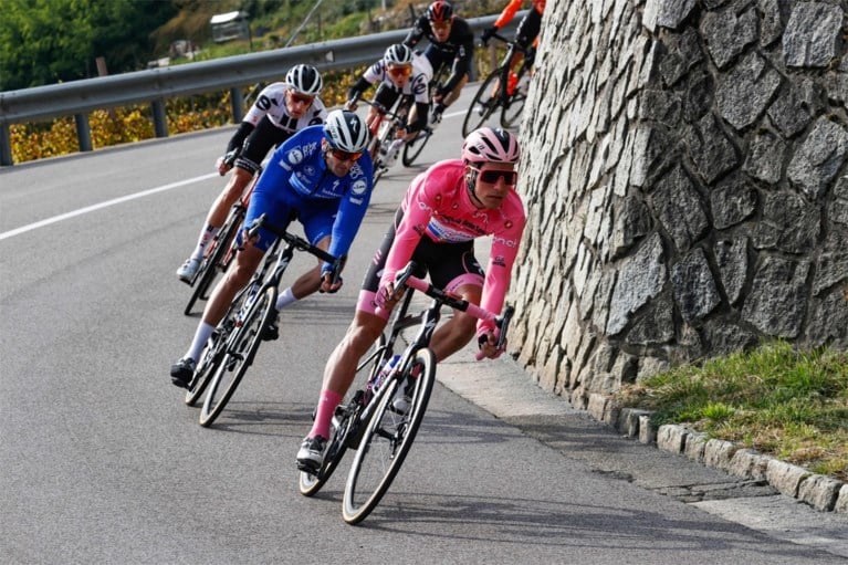 UITSLAG ETAPPE 18 GIRO. Dubbelslag voor Team Sunweb na spektakel op Stelvio: Kelderman pakt het roze, ploegmaat Hindley wint de rit