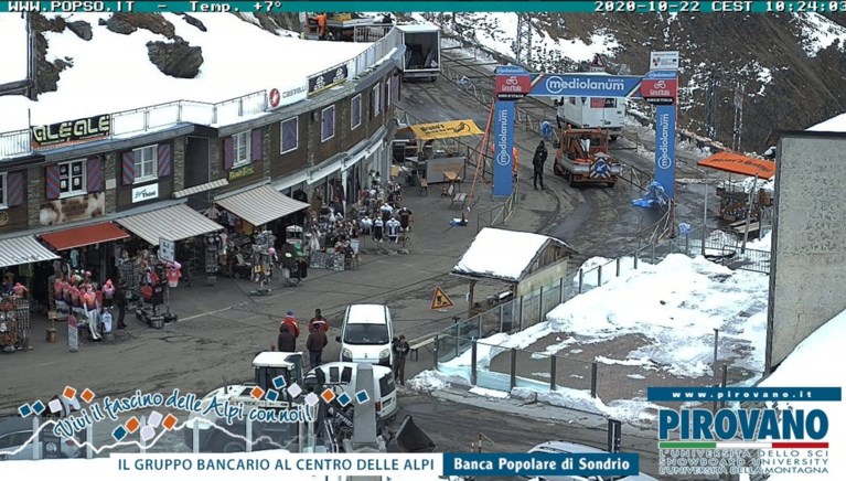 Spektakel gegarandeerd vandaag in de Giro: zo zag de Stelvio er vanochtend uit
