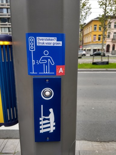 Stad Antwerpen maakt 508 drukknoppen aan verkeerslichten coronaproof