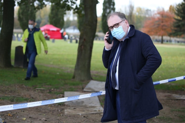 Koppel dood aangetroffen aan graf van hun zoon op kerkhof van Aalst