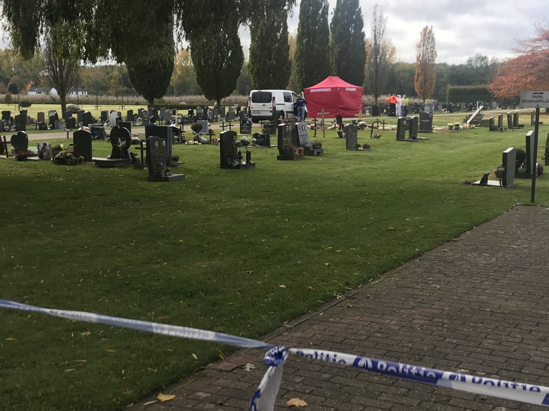 Couple found dead at recent grave in cemetery of Aals … (Aalst)