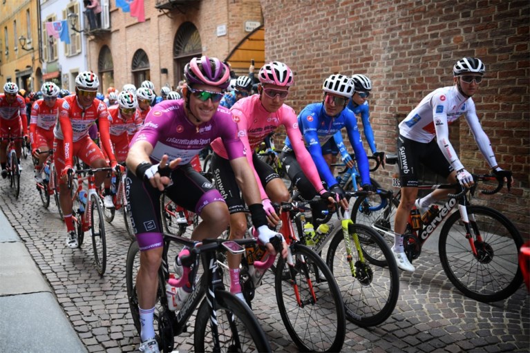 UITSLAG ETAPPE 20 GIRO. Onwaarschijnlijk slot dankzij sprint bergop: Geoghegan Hart en Hindley in gelijke tijd aan de start van beslissende tijdrit