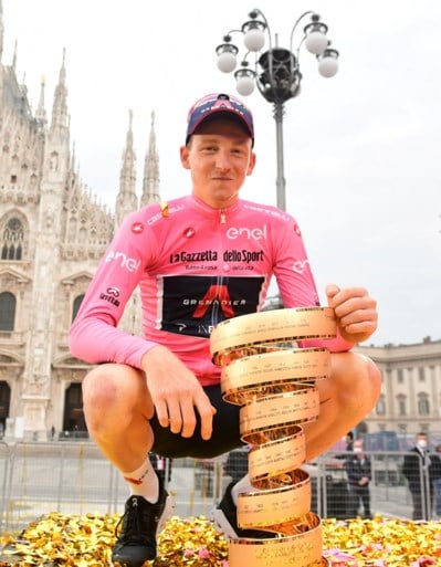 UITSLAG ETAPPE 21 GIRO. Tao Geoghegan Hart wint de Giro na miniem verschil in historische tijdrit op slotdag, Filippo Ganna pakt vierde ritzege