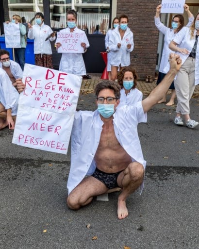 Geneeskunde voor het Volk: “De regering laat ons in de kou staan!”