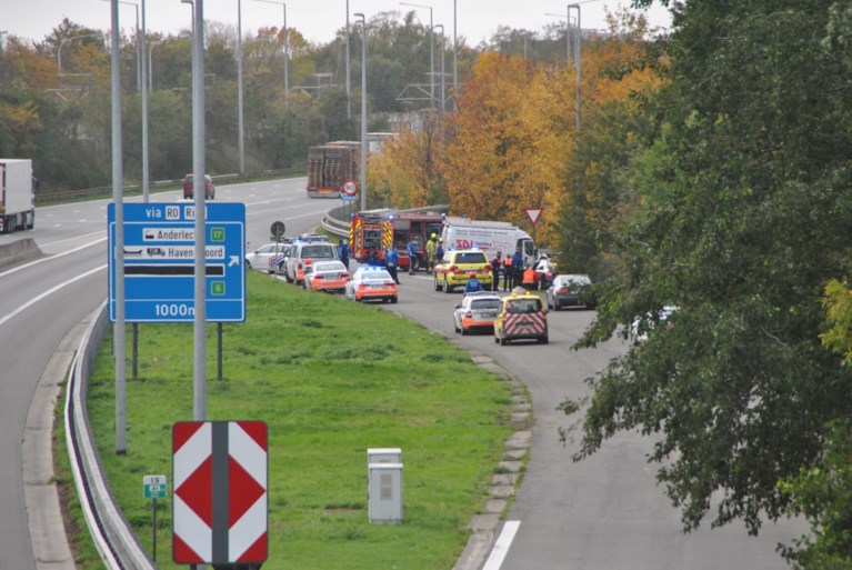 Drie doden na ongeval met spookrijder op E19 in Machelen