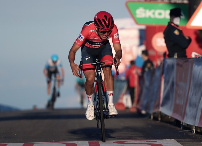 UITSLAG ETAPPE 8 VUELTA. Primoz Roglic wint titanenduel met Richard Carapaz en nadert tot op dertien seconden