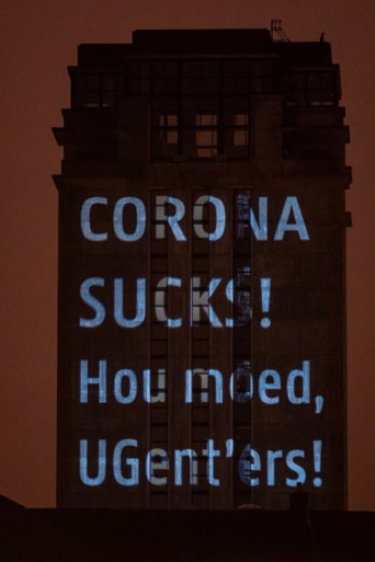 ‘Corona sucks!’ UGent projecteert haar frustratie op de Boekentoren