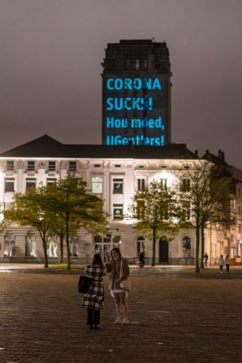 ‘Corona sucks!’ UGent projecteert haar frustratie op de Boekentoren