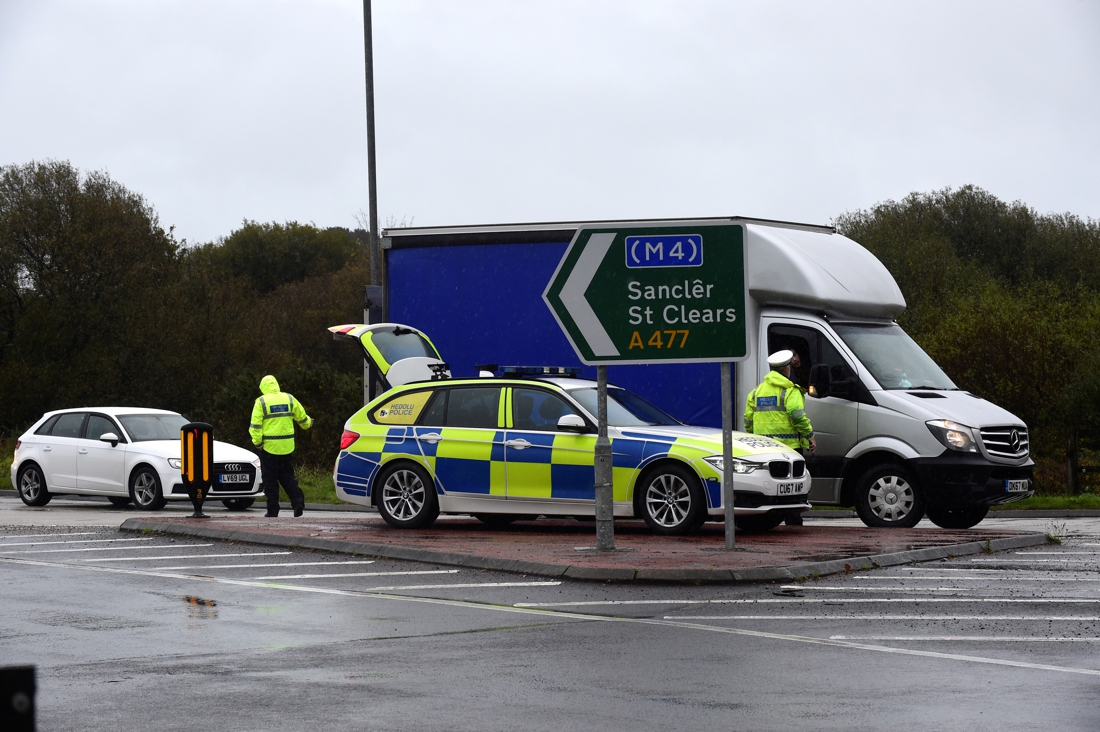 Elderly woman and son sat dead in an armchair for weeks, so …