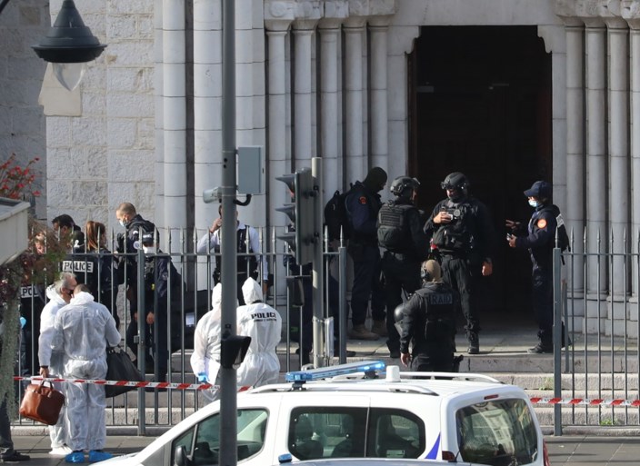 Twee mesaanvallen in Frankrijk: drie dodelijke slachtoffers in Nice, dader gedood in Avignon