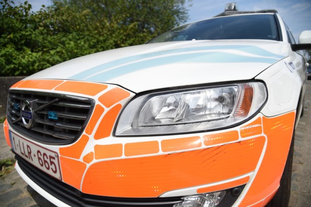 Man trekt broek naar beneden op moment dat kinderen voorbij fietsen