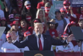 Corona versus corruptie: Biden valt Trump aan over “belediging” van slachtoffers, president klaagt over doofpot rond rivaal