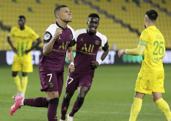 PSG neemt met B-elftal makkelijk de maat van Nantes, waar Moses Simon (ex-Gent) een gruwelijke misser laat optekenen