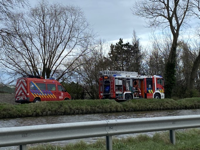 Dodelijk slachtoffer bij brand in kraakpand in Middelkerke, politie pakt twee vluchtende personen op na aanwijzen van burgemeester Jean-Marie Dedecker