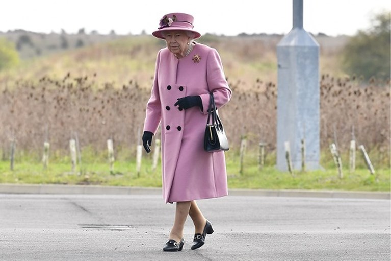 ROYALS. Prins William ligt onder vuur en de Queen gaat weer in quarantaine