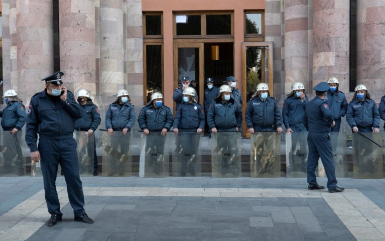 Armeense demonstranten pikken vredesakkoord met Azerbeidzjan niet, politie moet ingrijpen
