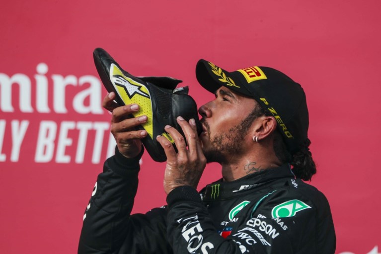 Lewis Hamilton kan zondag zijn zevende wereldtitel in de F1 veroveren: dit zijn de mogelijke scenario’s