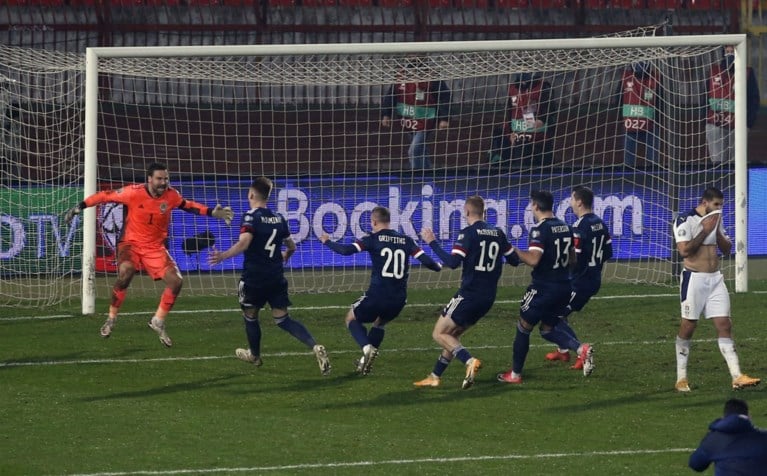 Een primeur, overdosis suspense en Mitrovic (ex-Anderlecht) anti-held: Noord-Macedonië, Hongarije, Slovakije en Schotland naar EK voetbal