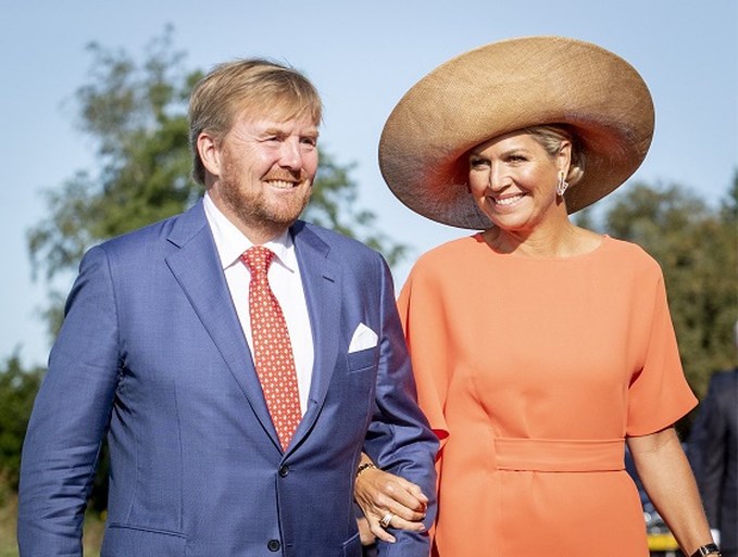 ROYALS. Ongeziene foto van Diana duikt op, prinses Delphine verandert achternaam