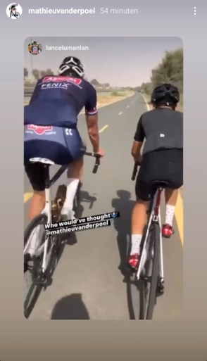 Intussen aan de andere kant van de wereld: Mathieu van der Poel zoekt de mooie uitzichten op (en z’n Roxanne is er ook bij)
