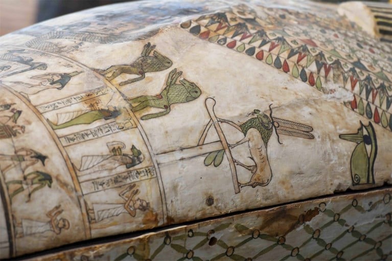Archeologen vinden in Egypte ruim 100 sarcofagen