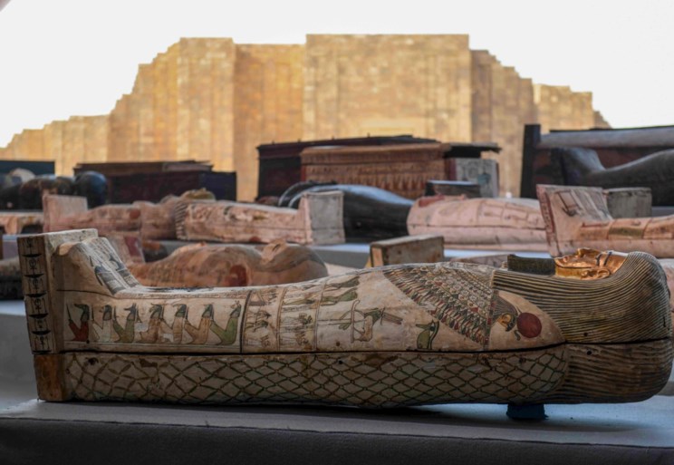 Archeologen vinden in Egypte ruim 100 sarcofagen
